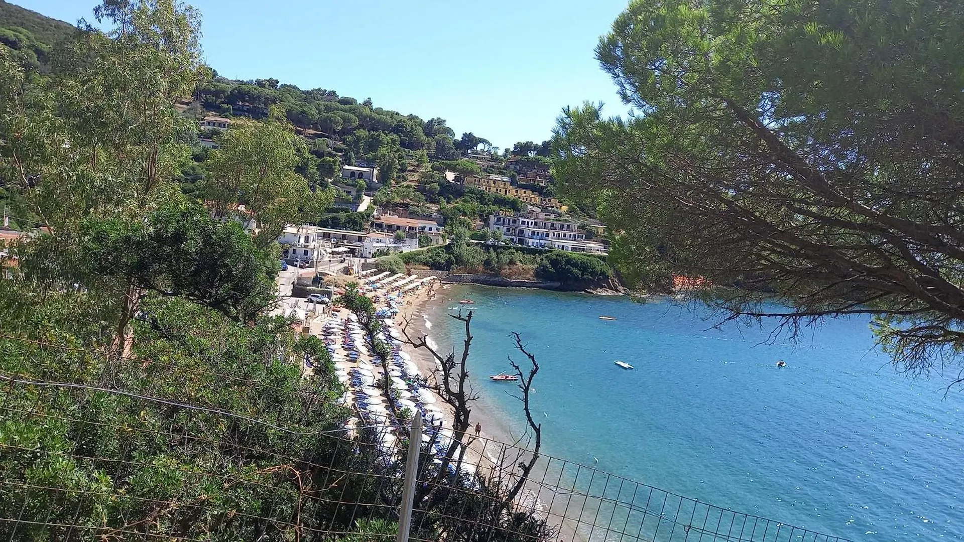 Daire Ferienwohnung In Capoliveri Mit Schoenem Garten İtalya